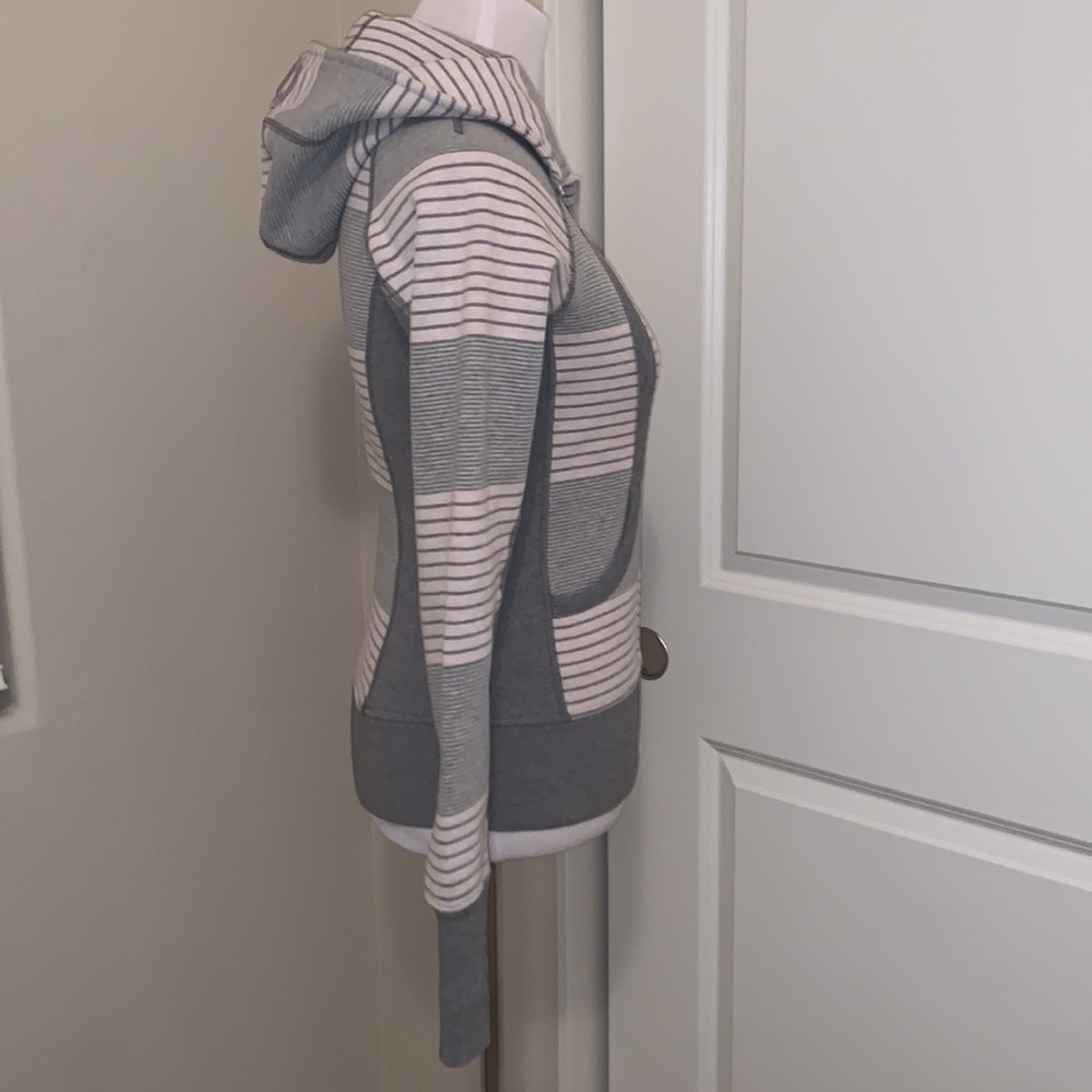LULULEMON SIZE 4 GORGEOUS ZIPPERED HOODED THICK JACKET - Picture 9 of 13